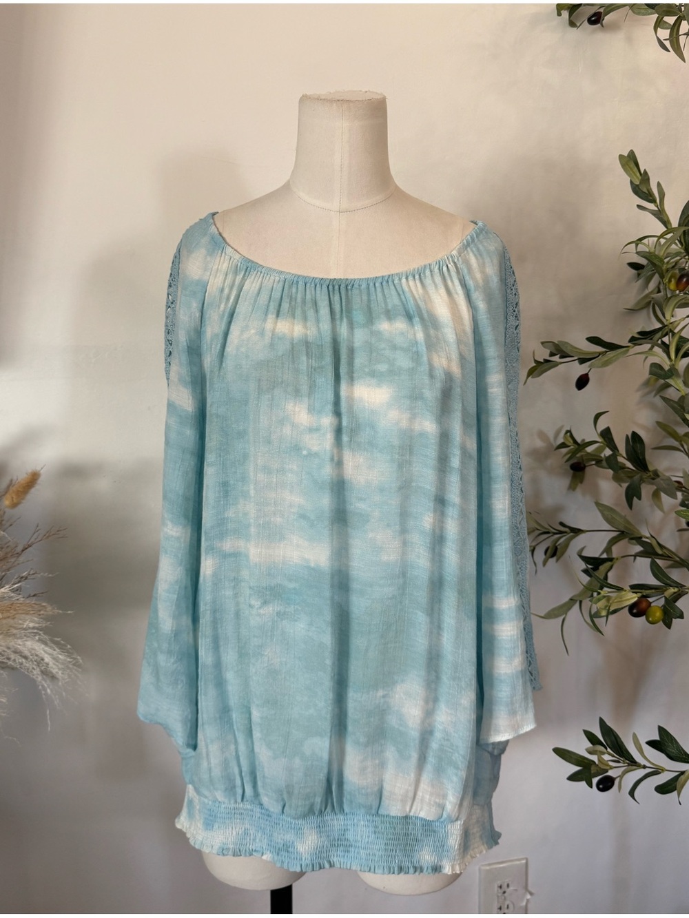 Hope & Harlow Tie Dye Boho Peasant Blouse Size XL Blue Lace Trim